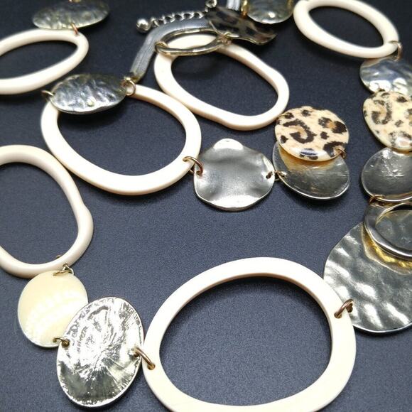 Chico's Loop Animal Print Belt, Hammered Lucite Cream Loops, Snake Chain, 46 In - Picture 6 of 8